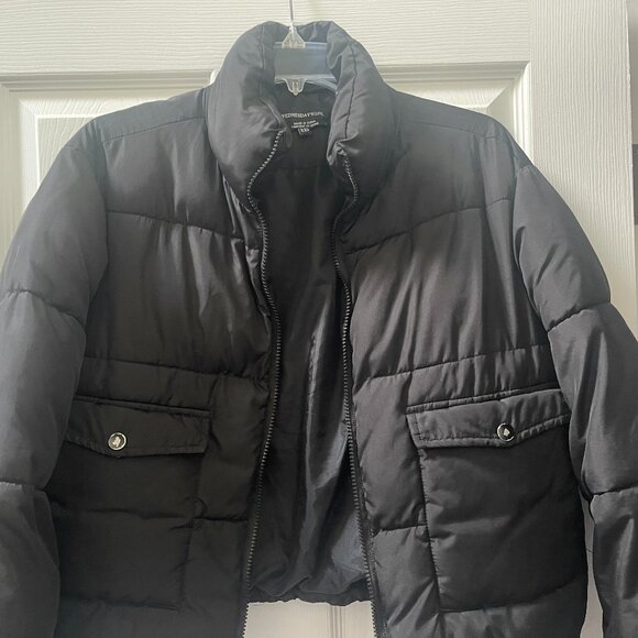 Tween girls Black puffer jacket by Wednesdays Girl - size XXS - Picture 1 of 5